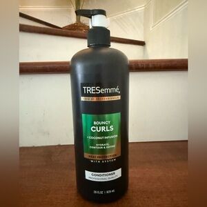 NWT TRESemmé Bouncy Curls Conditioner